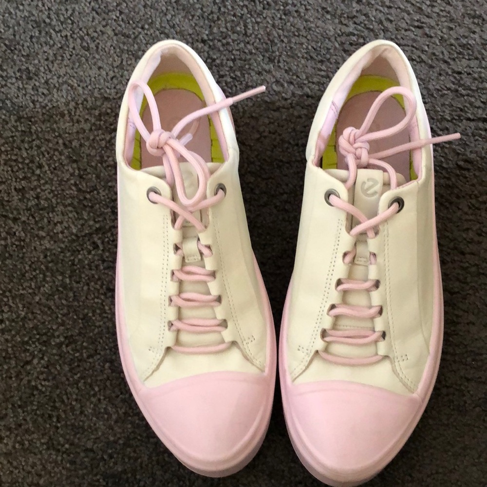 Ecco sneakers.